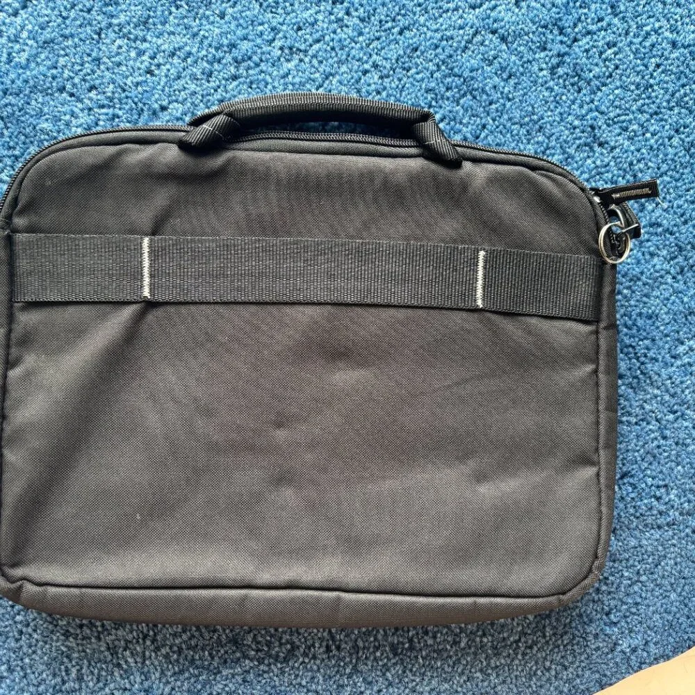 y2k/vintage: case logic laptop case